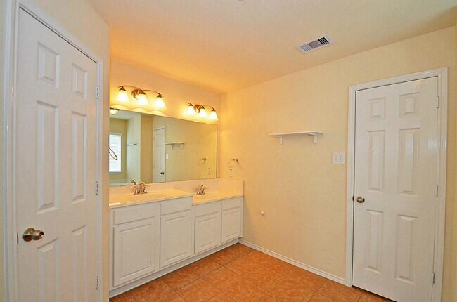 Foto del edificio - 5327 Stonegate Dr