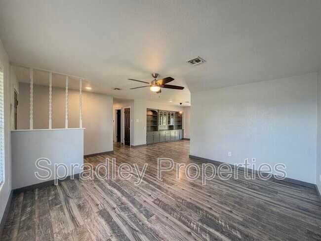 Foto del edificio - 16383 Possum Creek Rd