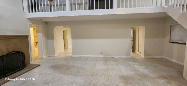 Foto del edificio - 348 Swain Blvd