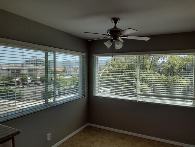 Building Photo - 601 E Orange Grove Ave