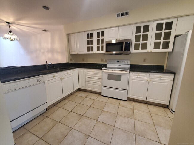 Foto del edificio - 2437 Bedford St