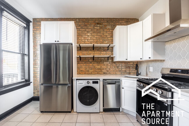 Foto del edificio - 2842 W Augusta Blvd