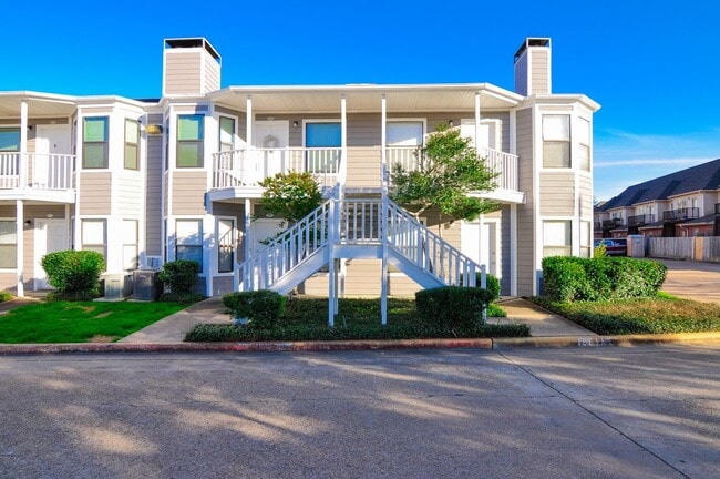 Building Photo - 4441 Old College Rd