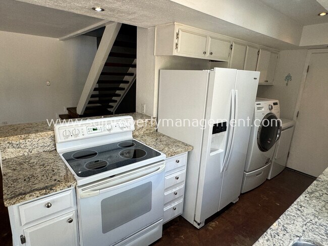 Building Photo - Modern Pointe Tapatio Community Townhome