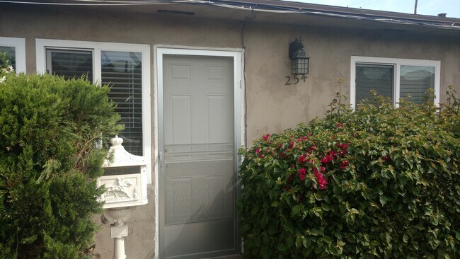 Building Photo - 250 N Florence St