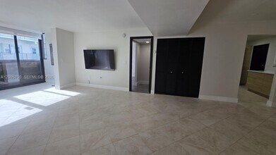 Building Photo - 250 Galen Dr