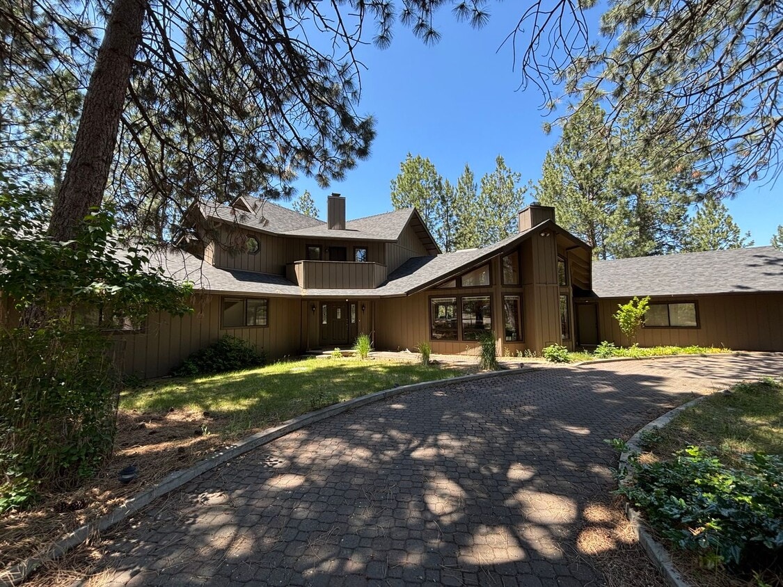 Primary Photo - Stunning 3 Bed/ 2.5-Bath Home on the River...