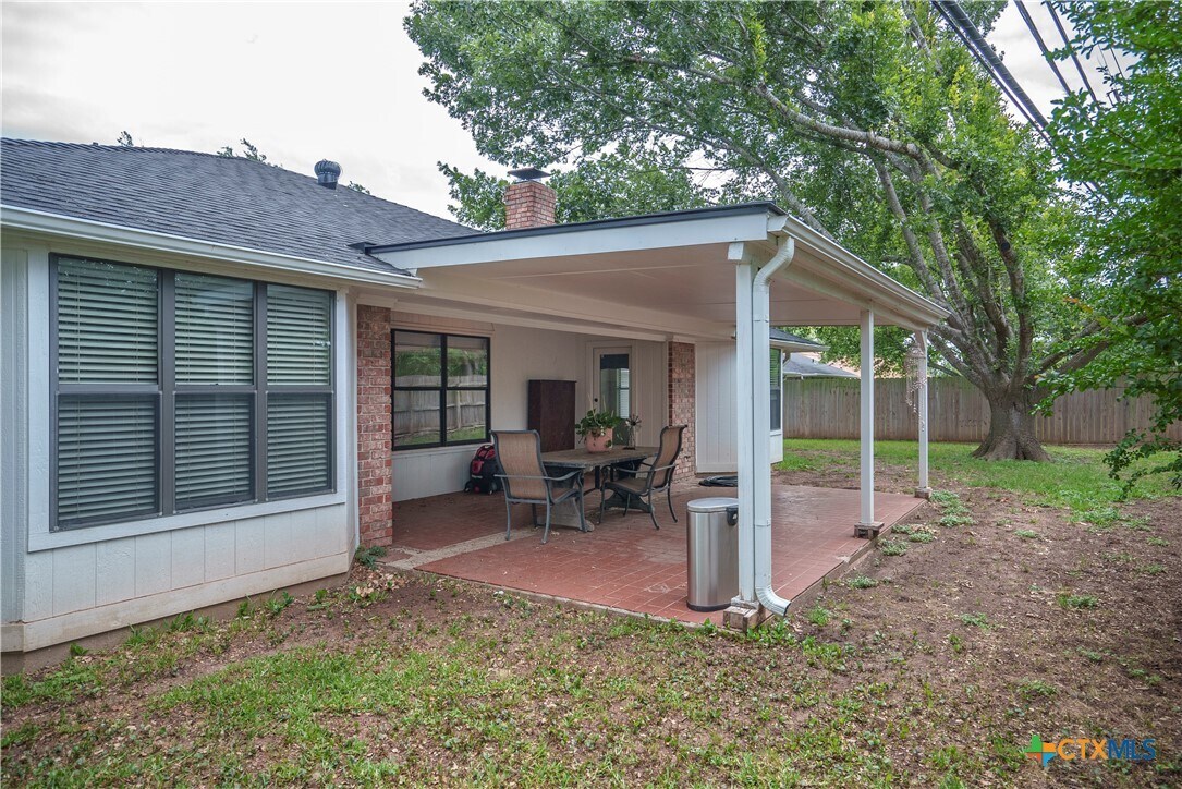 Foto del edificio - 1012 Pin Oak Dr