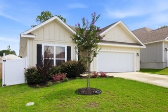 Building Photo - 104 Blooming Cv