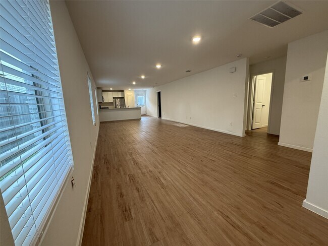 Foto del edificio - 529 Falling Cave Dr
