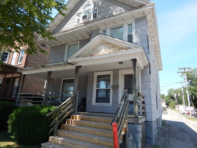 Building Photo - 113 N Center St