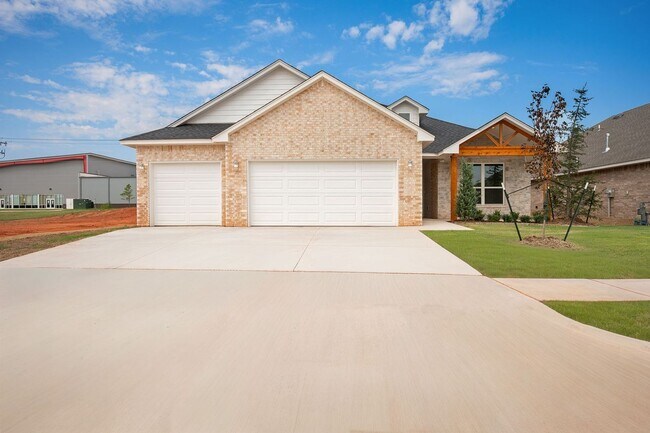 Foto del edificio - 4909 Misty Wood Ln