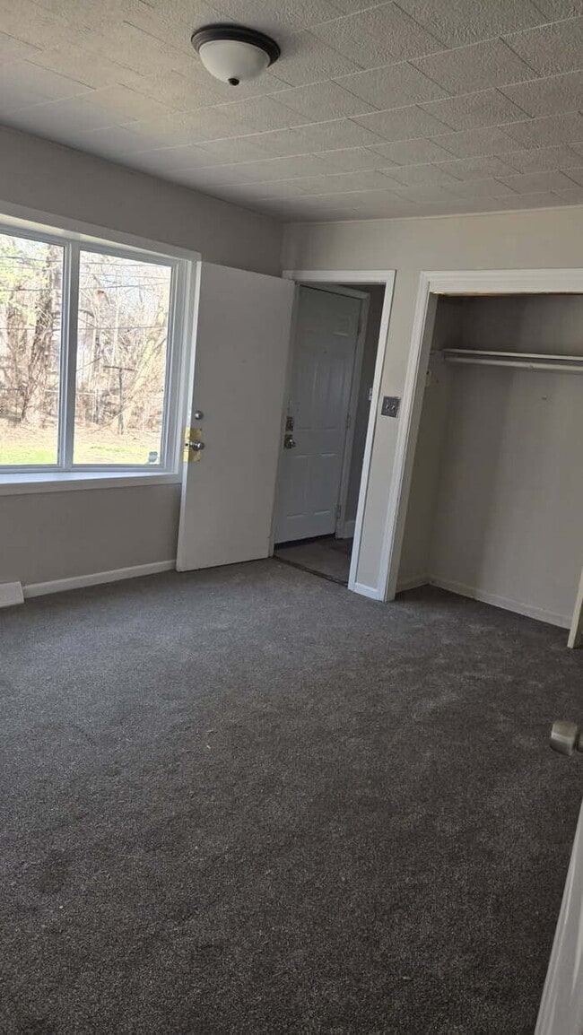 Building Photo - 50% discount on first month's rent with approved application