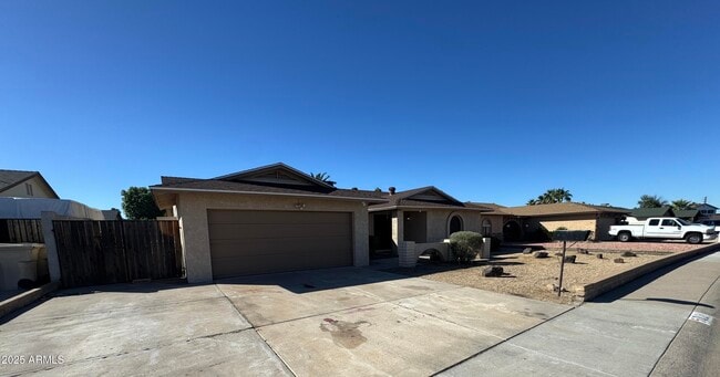 Building Photo - 5021 W Mercer Ln