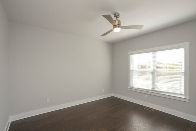 Building Photo - 1229 Avondale Cir