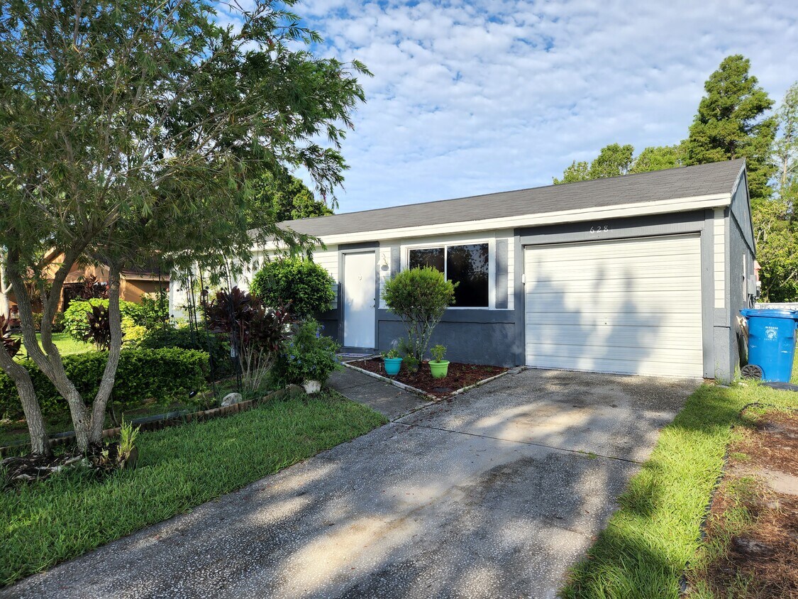 Primary Photo - 628 Timber Bay Cir E