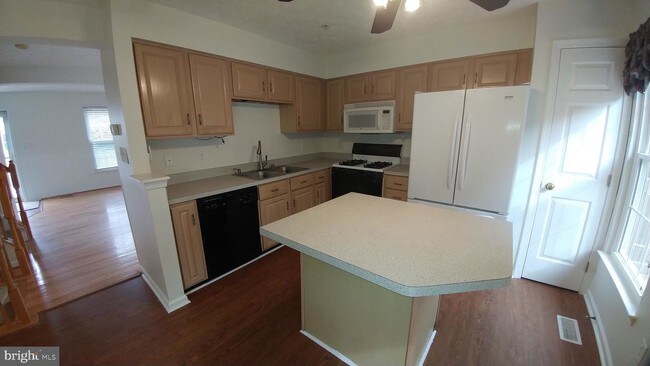 Building Photo - 201 Foxtree Dr