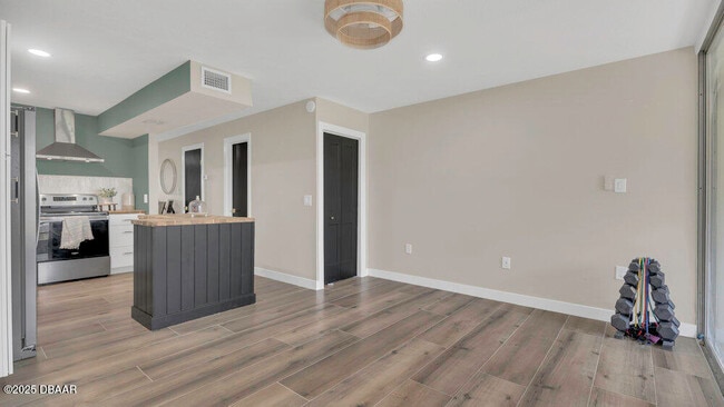 Building Photo - 5500 S Ocean Shore Blvd