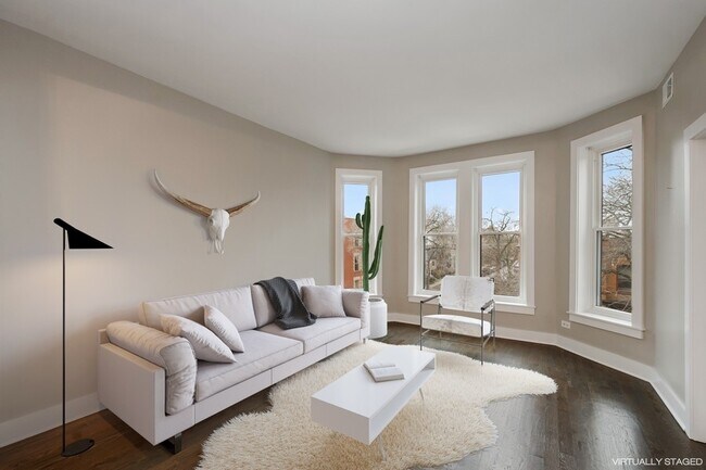 Building Photo - 935 N Hoyne Ave