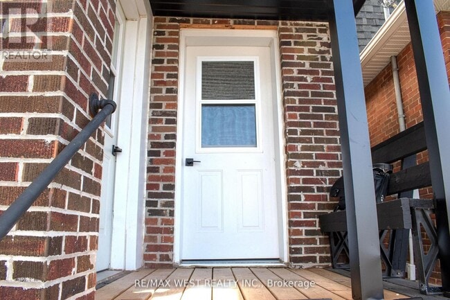 Building Photo - 365 Silverthorn Ave