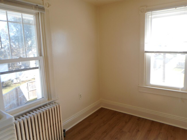 Building Photo - 864 Ontario St