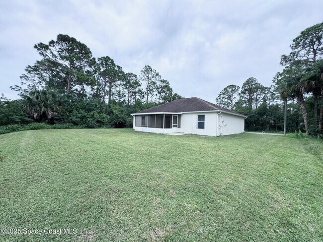 Building Photo - 1175 Nordic St NW