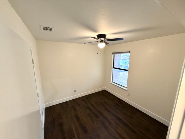 Foto del edificio - 800 Nicole Dr