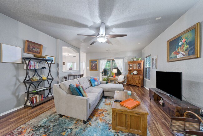 Foto del edificio - 3 Bedroom/2.5 Bath Laurel Canyon Subdivision