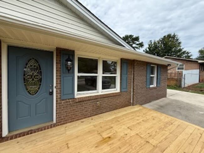 Building Photo - Spacious 4-Bedroom 2 Bath Home for Rent!