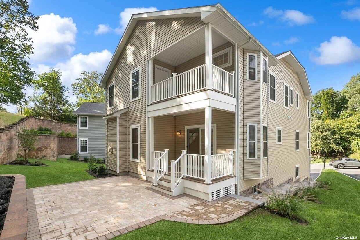 Primary Photo - 4 Piccadilly Ct