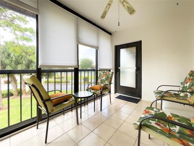 Foto del edificio - 301 Knotty Pine Cir