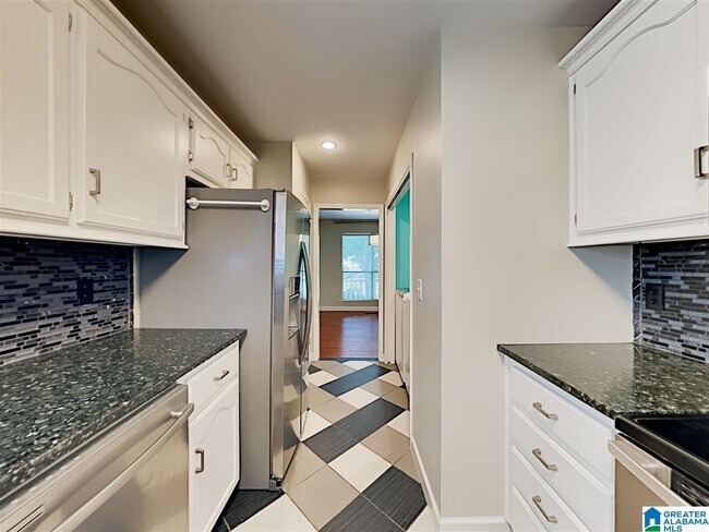Building Photo - 547 Fultonbrook Dr