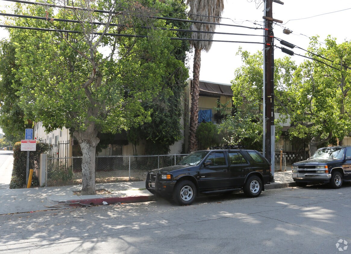 Foto del edificio - Darby Laman Apartments