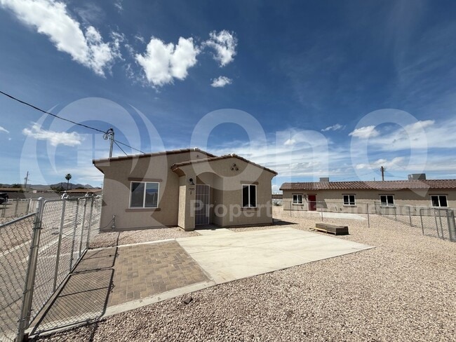 Building Photo - 1595 N Yavapai St