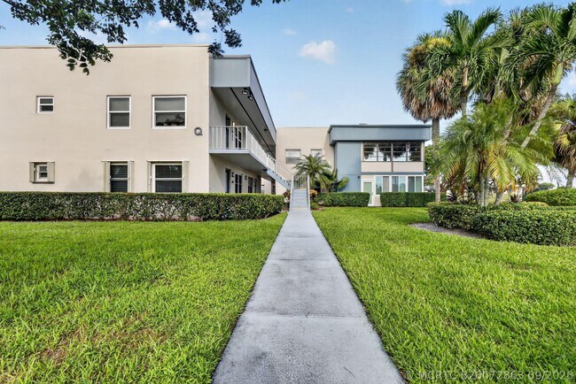 Building Photo - 770 Normandy Trail