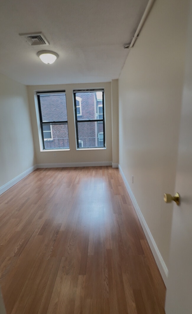Building Photo - 1124 Boylston St