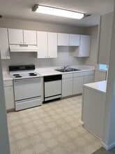 Building Photo - 460 Myrtle Greens Dr