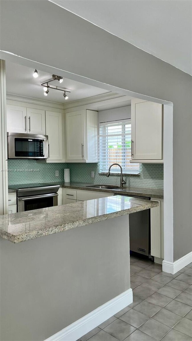 Building Photo - 2038 SW 57th Ct