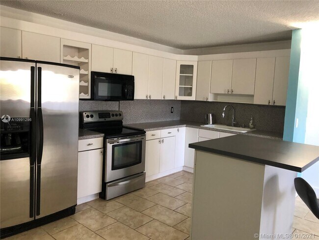 Building Photo - 14850 Naranja Lakes Blvd