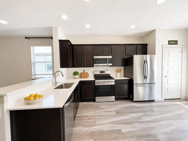 Foto del edificio - 8125 Linnie Ln