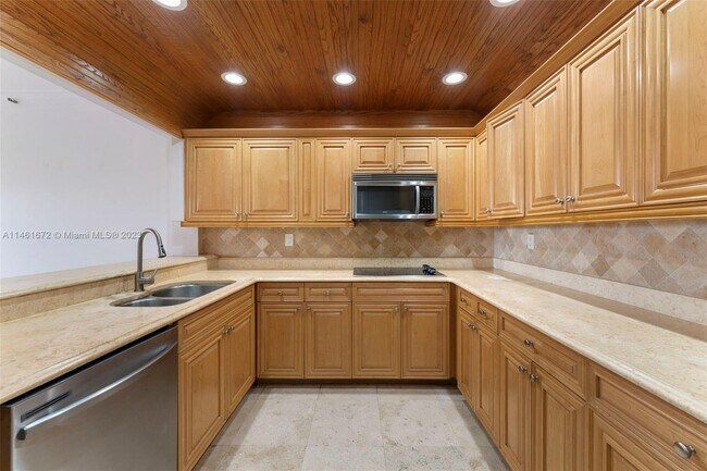 Building Photo - 201 Crandon Blvd