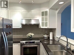 Building Photo - 5775 Hampton Pl