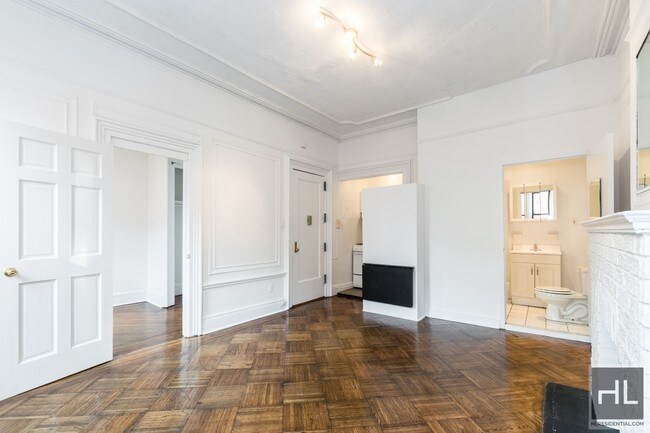 Building Photo - 41-47 7th Ave