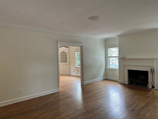 Foto del edificio - 2227 E Woodstock Pl