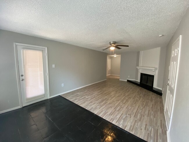 Foto del edificio - Charming & Spacious 1st-Floor Unit!