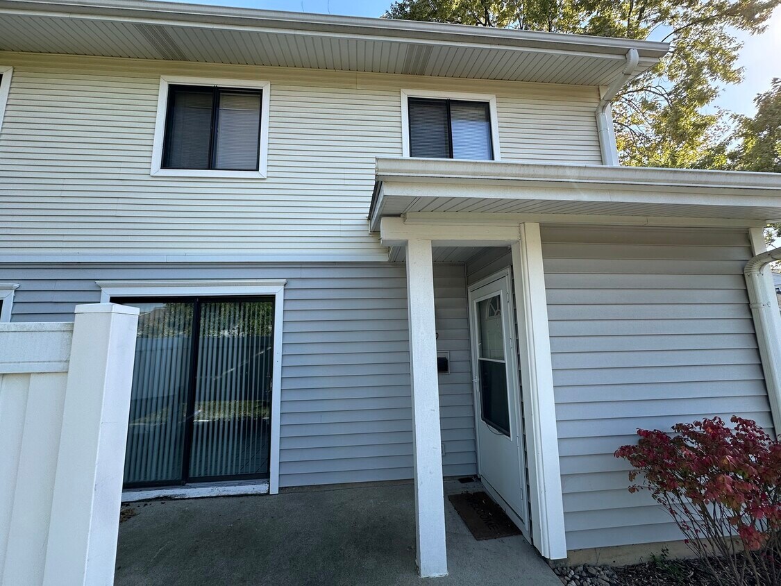 Foto principal - 710 Whitesail Dr