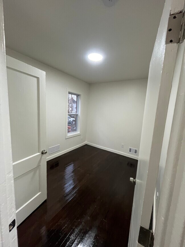 Foto del edificio - 4566 Seebaldt St