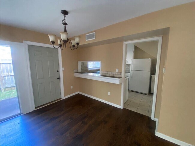 Foto del edificio - 2440 Price St