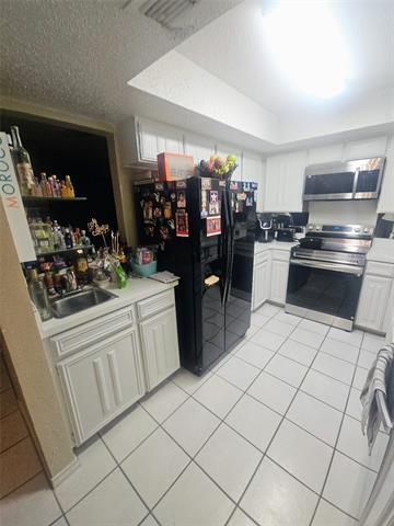 Foto del edificio - 817 W Rochelle Rd