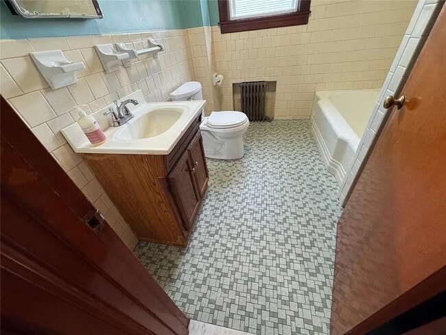 Building Photo - 43 Westerly Ave